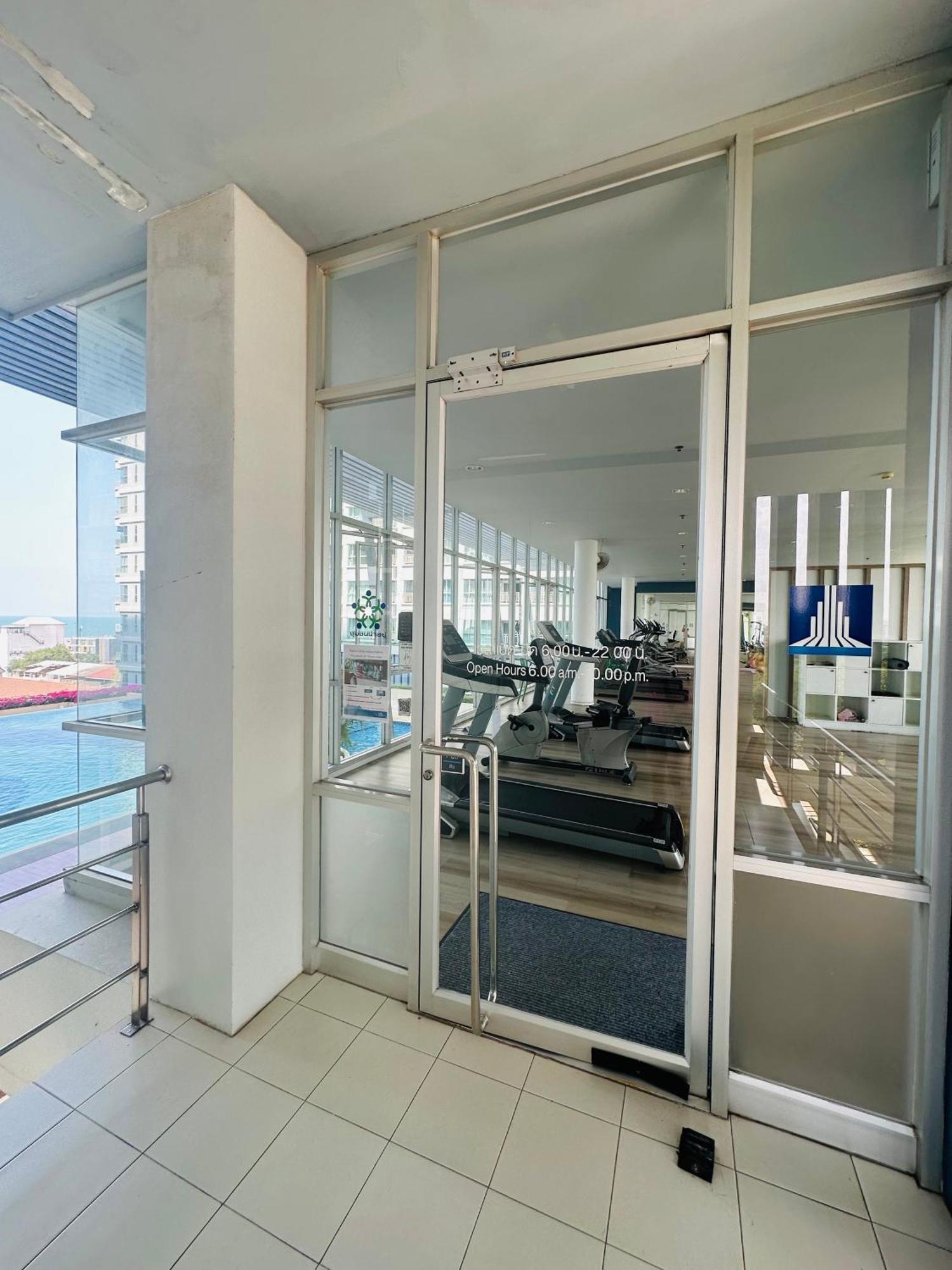 Seaview Beach Room Lumpini-Pool And Gym Face To Ocean Jomtien Beach Extérieur photo