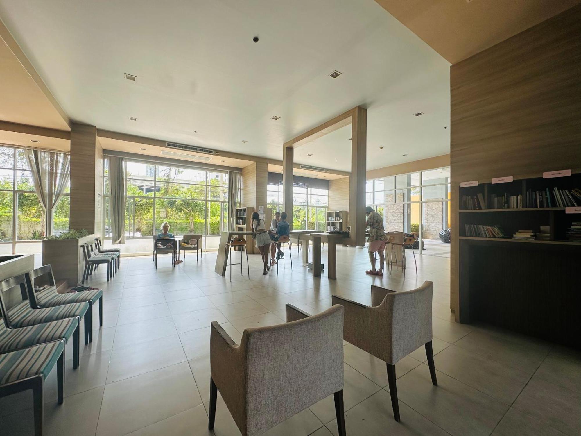 Seaview Beach Room Lumpini-Pool And Gym Face To Ocean Jomtien Beach Extérieur photo