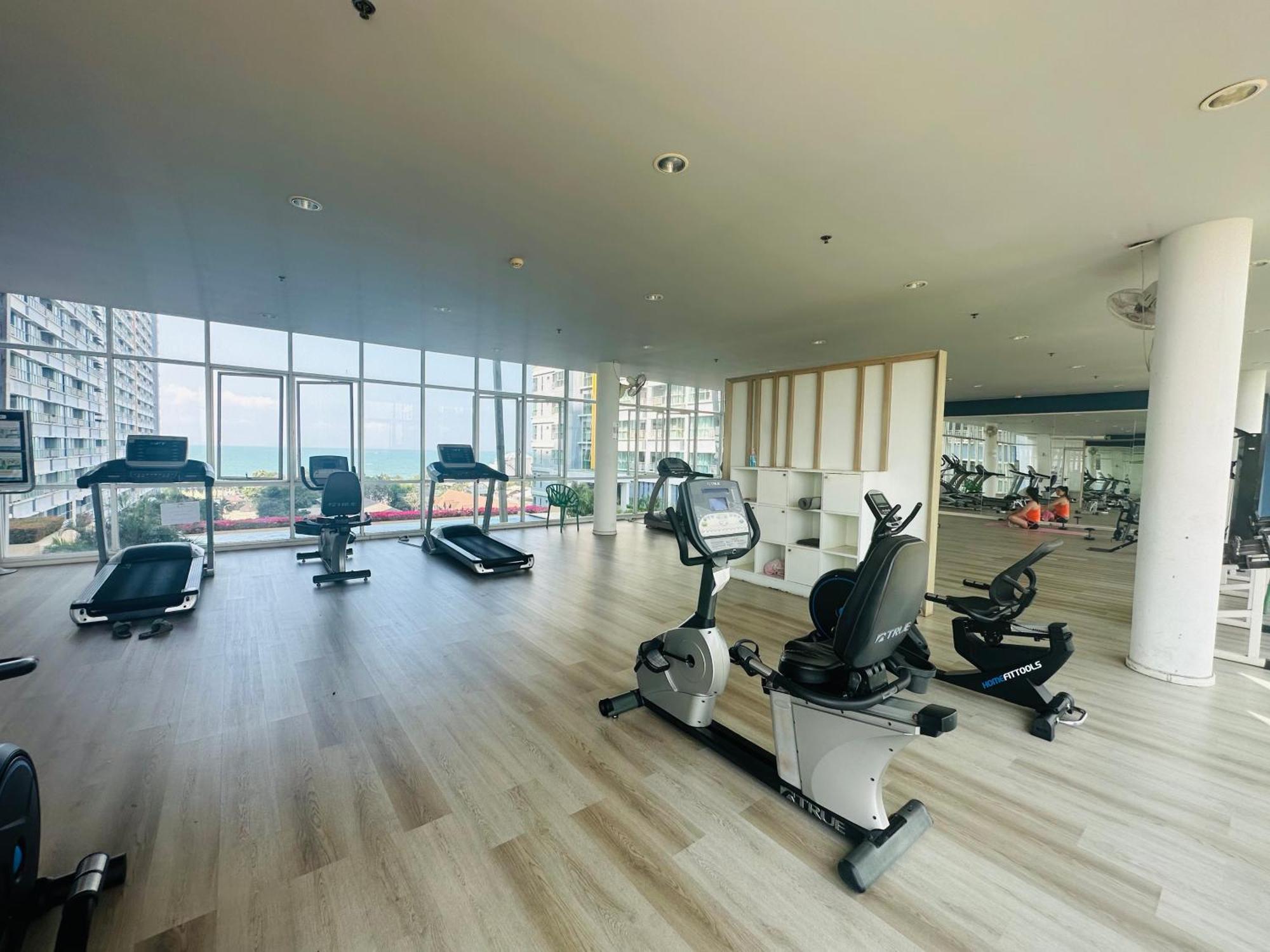 Seaview Beach Room Lumpini-Pool And Gym Face To Ocean Jomtien Beach Extérieur photo