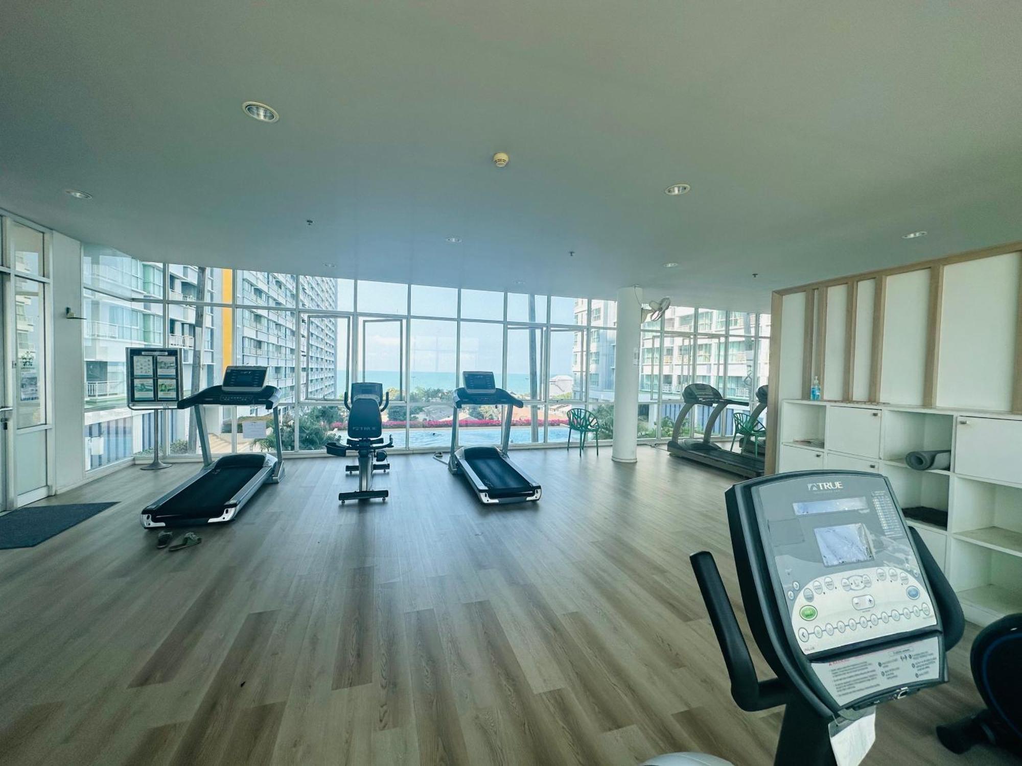 Seaview Beach Room Lumpini-Pool And Gym Face To Ocean Jomtien Beach Extérieur photo