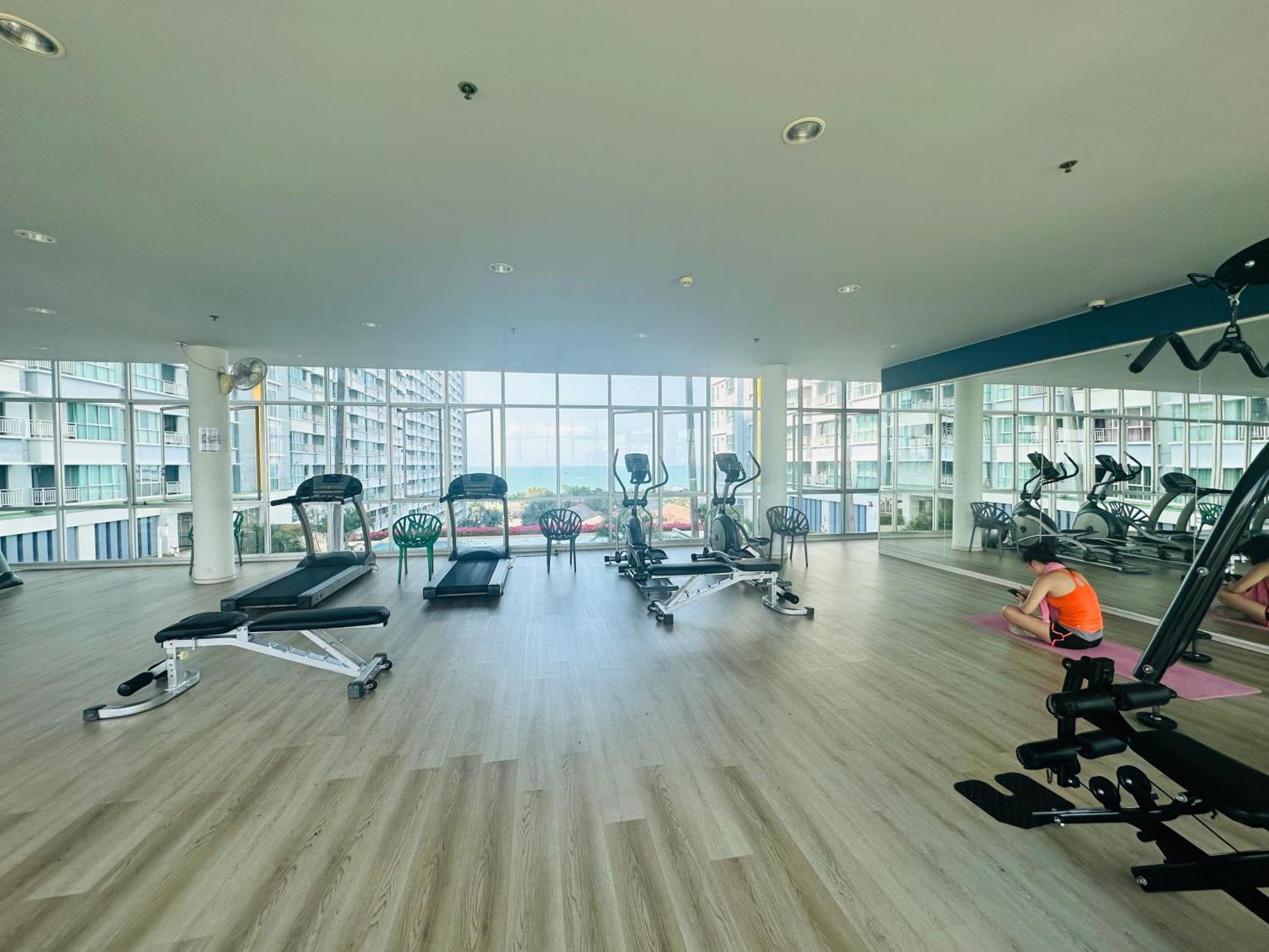 Seaview Beach Room Lumpini-Pool And Gym Face To Ocean Jomtien Beach Extérieur photo