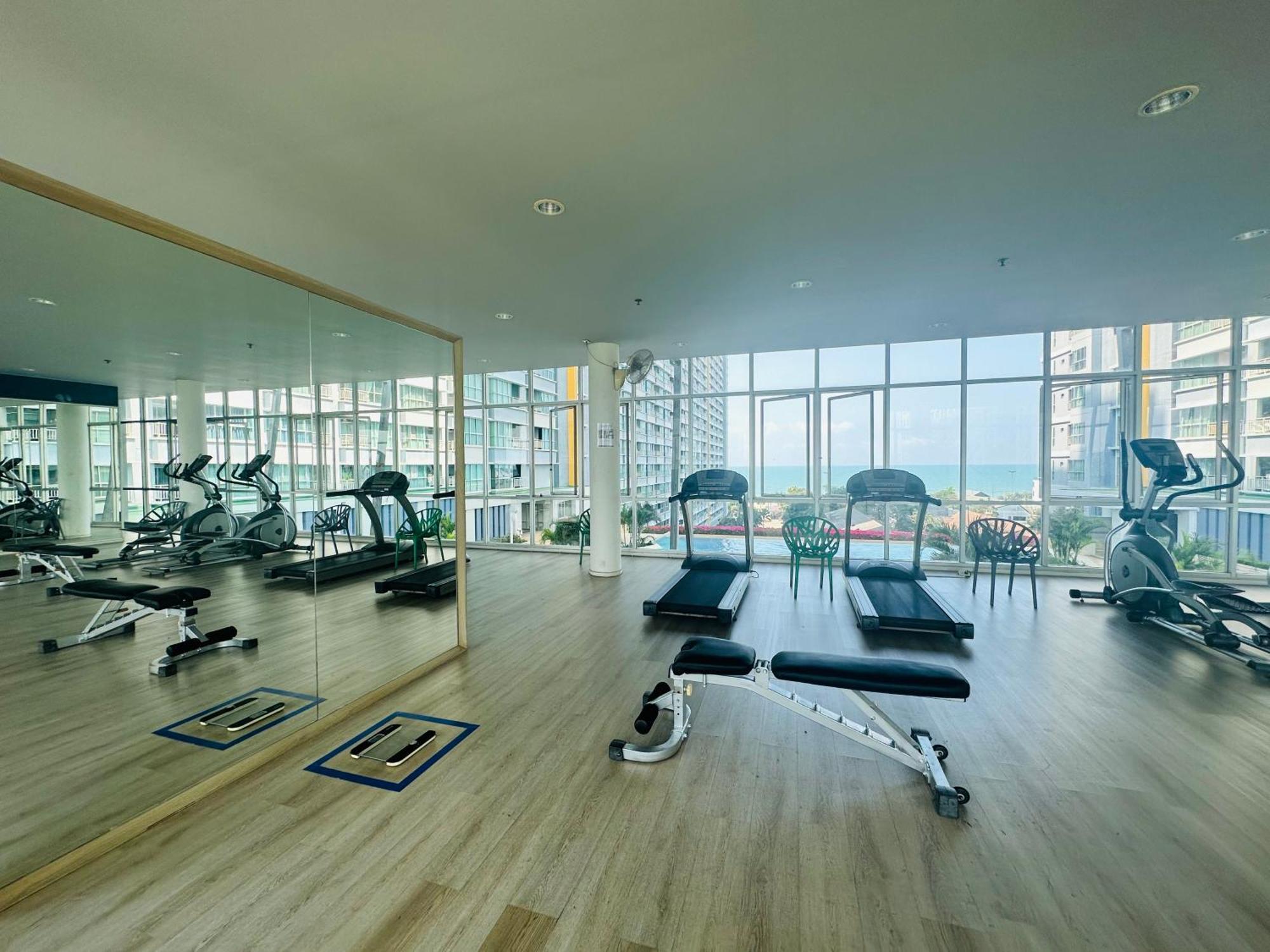 Seaview Beach Room Lumpini-Pool And Gym Face To Ocean Jomtien Beach Extérieur photo