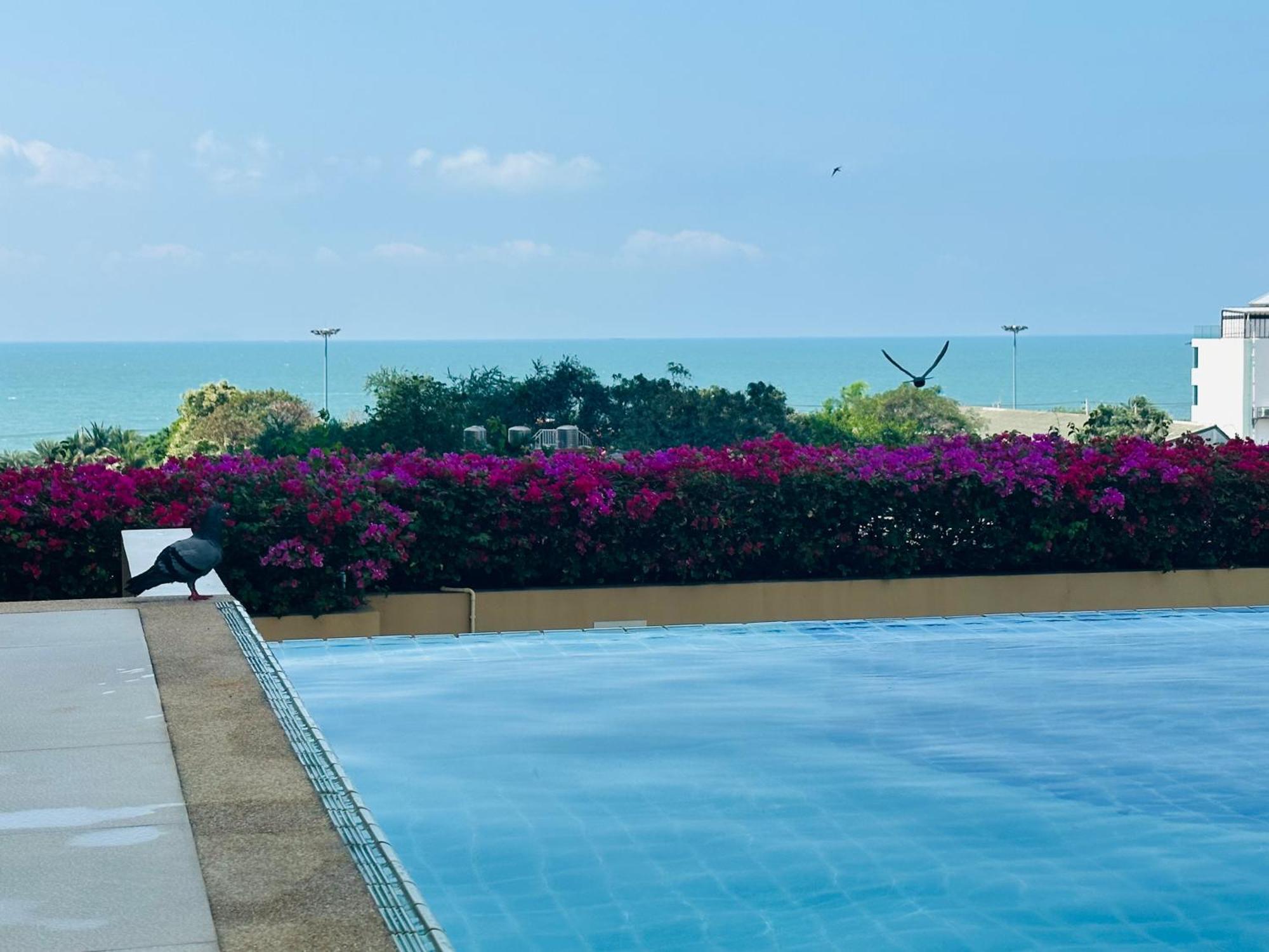 Seaview Beach Room Lumpini-Pool And Gym Face To Ocean Jomtien Beach Extérieur photo