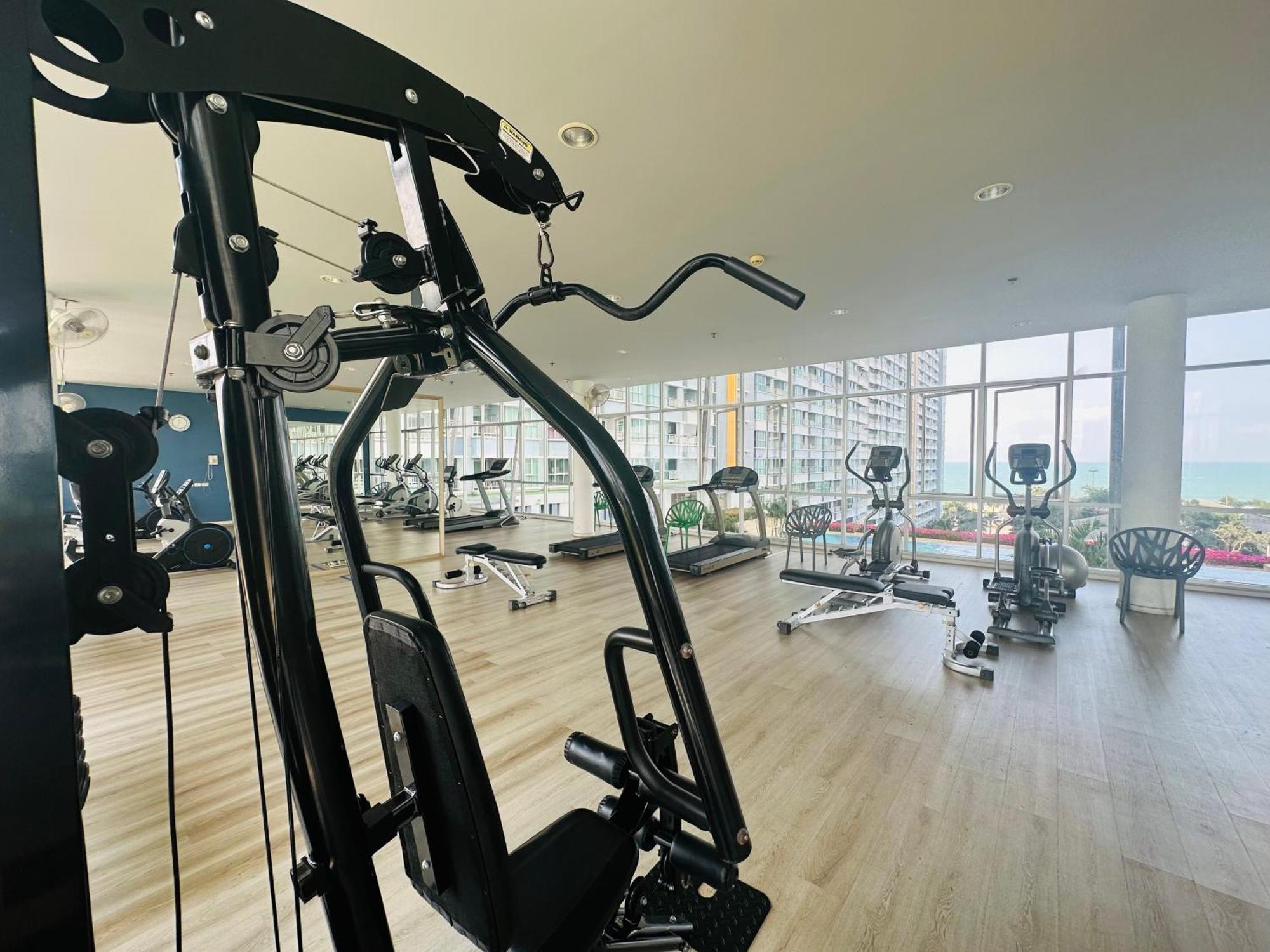 Seaview Beach Room Lumpini-Pool And Gym Face To Ocean Jomtien Beach Extérieur photo